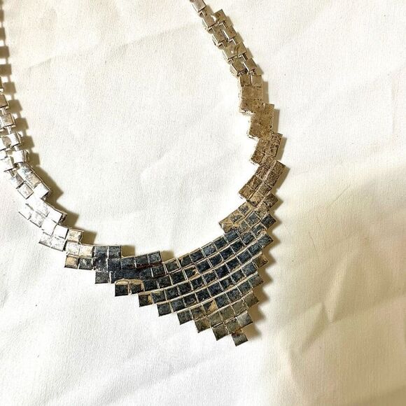 Rhinestone statement necklace - Picture 8 of 9